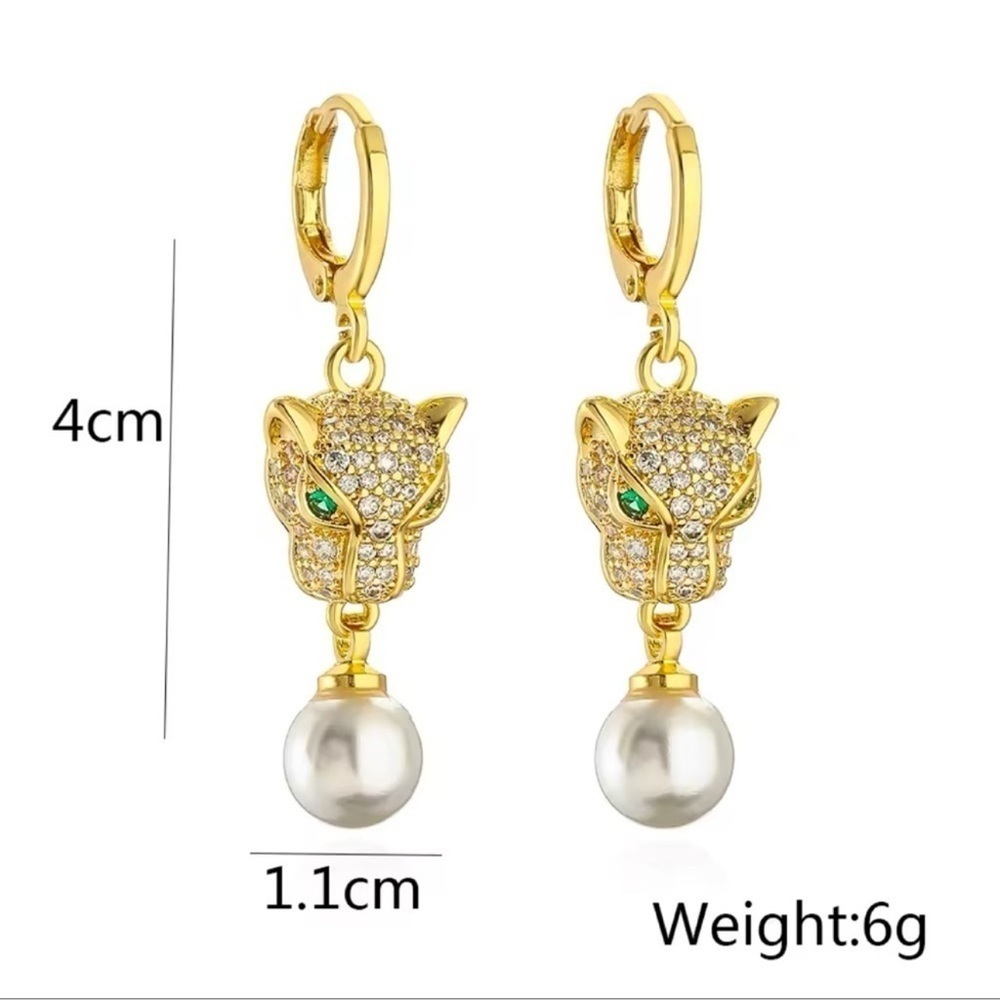 Panthere Green Eyes Crystal Pearl Earrings - Picture 4 of 4